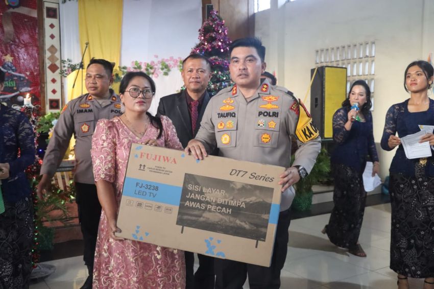 Polres Batubara Rayakan Natal di Aula Gereja HKBP Lima Puluh