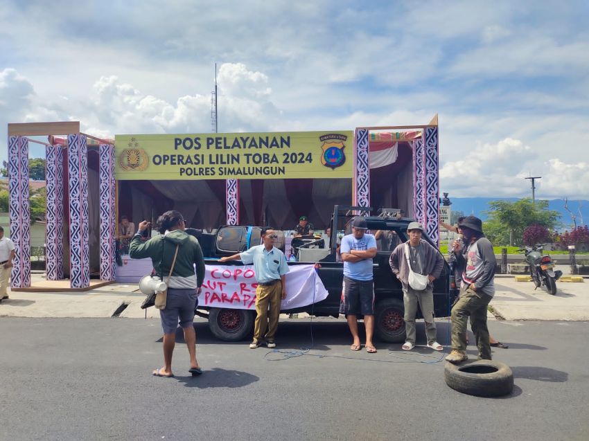 Warga Parapat Unjuk Rasa  Minta Direktur Utama Rumah Sakit Daerah dr. H Jimmi Gultom Dicopot