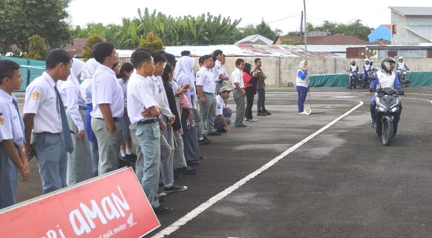 Keren, Pelajar YP Gajah Mada Antusias Belajar Prediksi Bahaya di Jalan Raya