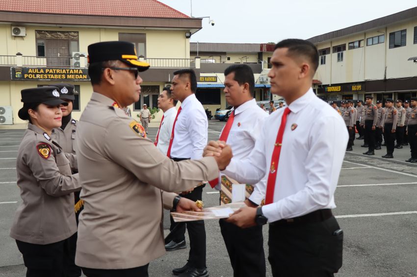 Beri Penghargaan Personel Berprestasi, Kapolrestabes Medan : Jadikan Tantangan sebagai Peluang