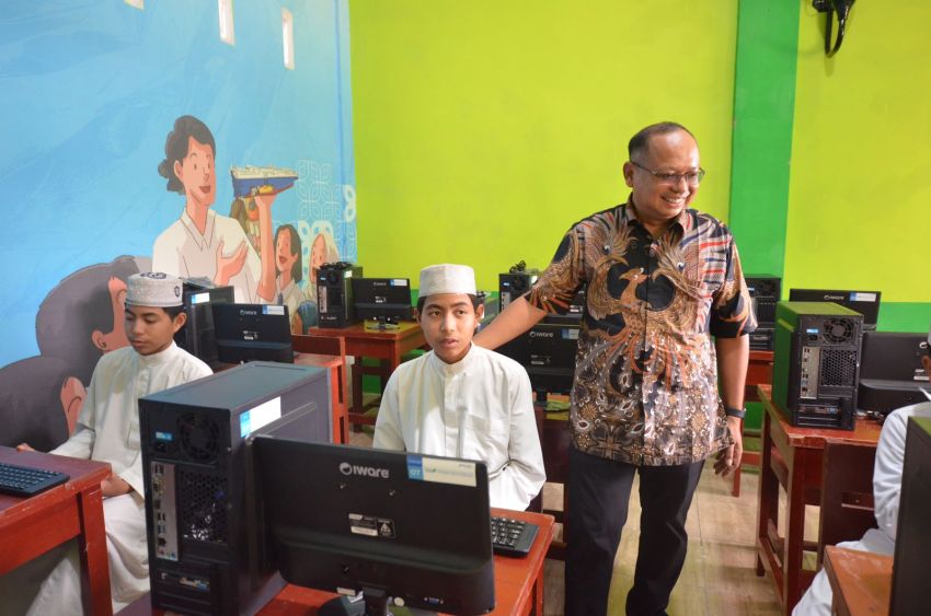 SPMT Salurkan Bantuan Sarana Belajar Mendukung Pendidikan di Yayasan Mubarak Nurul Hikmah