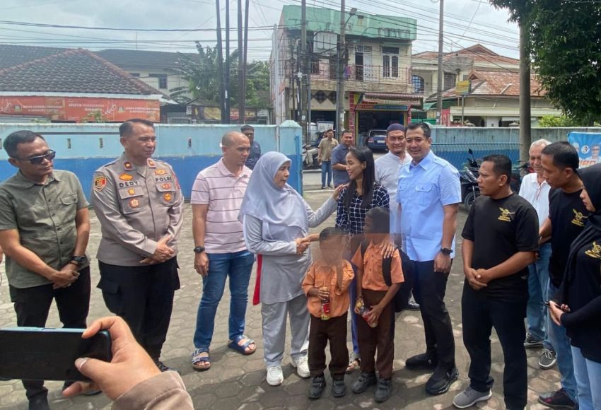 Polisi Bantu Mediasi Siswa SD di Medan Dihukum Duduk di Lantai karena Nunggak SPP