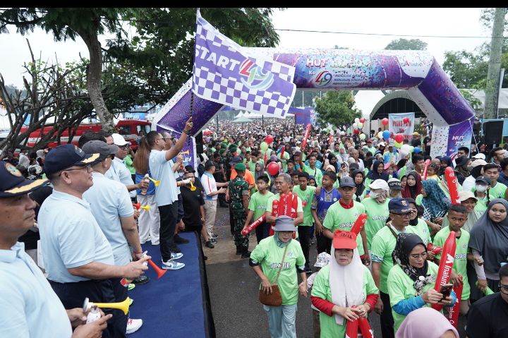 HUT PT INALUM KE-49 Meriah, Ribuan Warga Padati Lapangan Utama Tanjung Gading Ikuti Jalan Sehat.