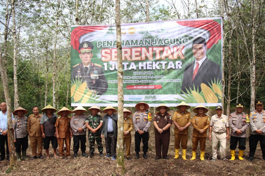 Dukung Program Ketahanan Pangan, Polres Pakpak Bharat Dan Stackholder Terkait Serta Masyarakat Tanam Bibit Jagung Serentak 1 Juta Ha