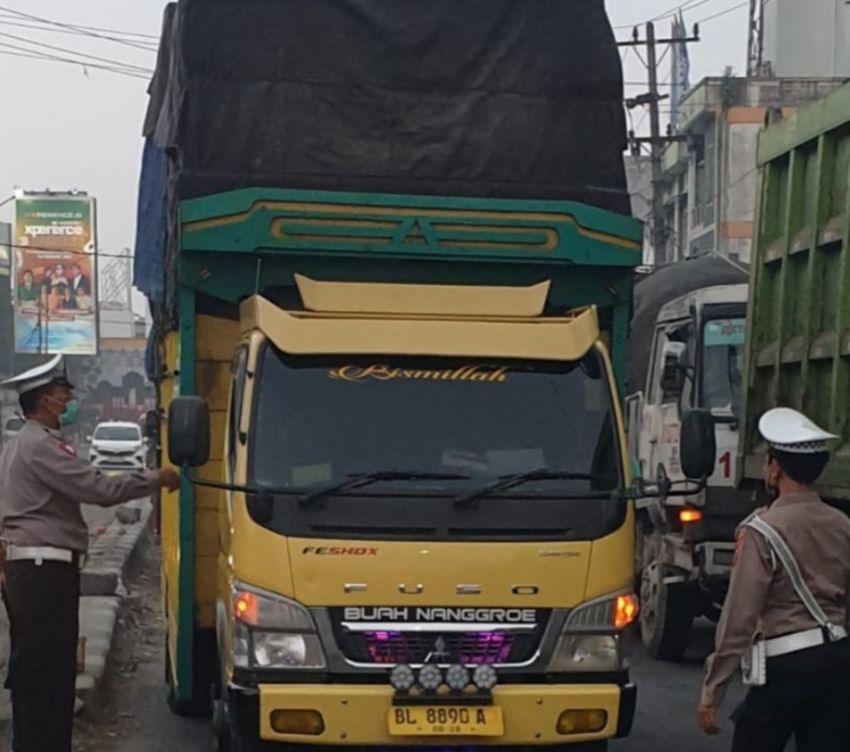 Operasi Keselamatan Toba 2025, Polantas Sunggal Tilang Truk Melebihi Muatan