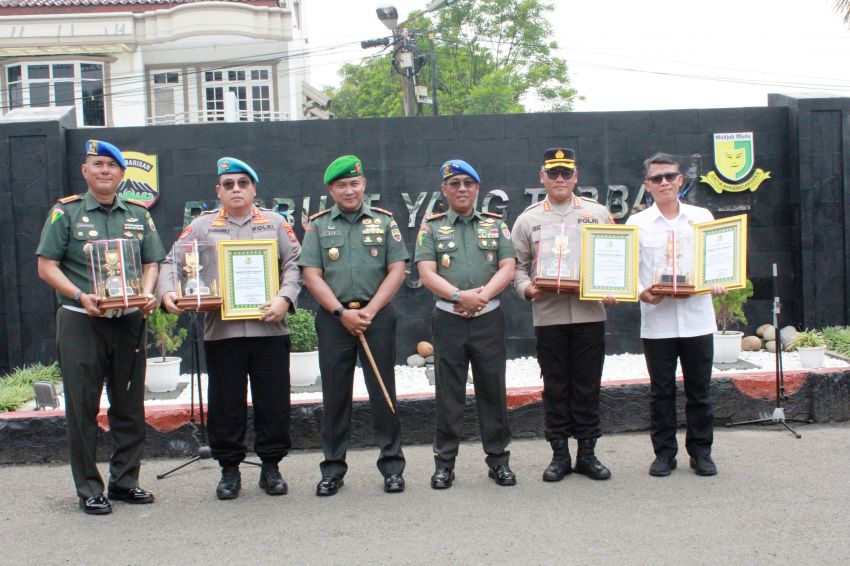 Sinergitas TNI-Polri, Kabid Propam Polda Sumut Direward Komandan Puspomad