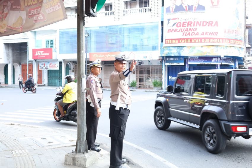 Hari ke-4 Ops Keselamatan Toba 2025,  Dirlantas Polda Sumut Turun Langsung Cek Pengaturan Lalu Lintas