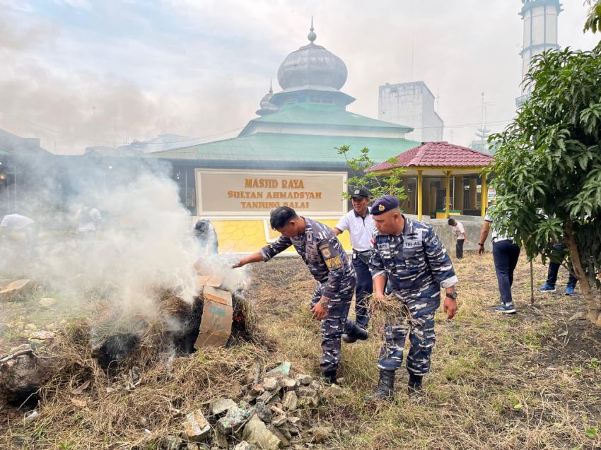 Jelang Ramadhan, Prajurit Lanal Tanjung Balai Asahan Gelar Aksi Bersih