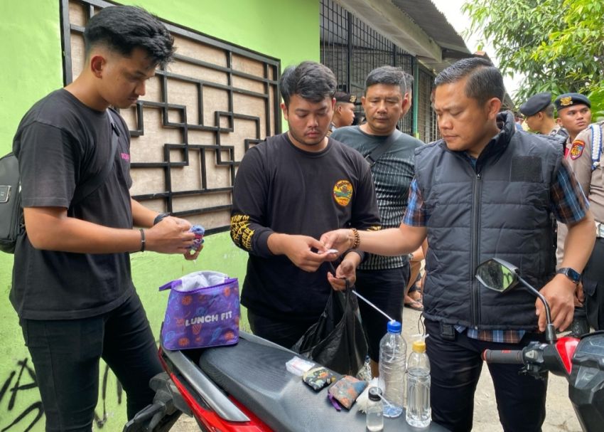 Polrestabes Medan Gerebek Sarang Narkoba Kp Lalang : Bandar, Kurir dan Pemakai Ditangkap, Paket Sabu Siap Edar Disita