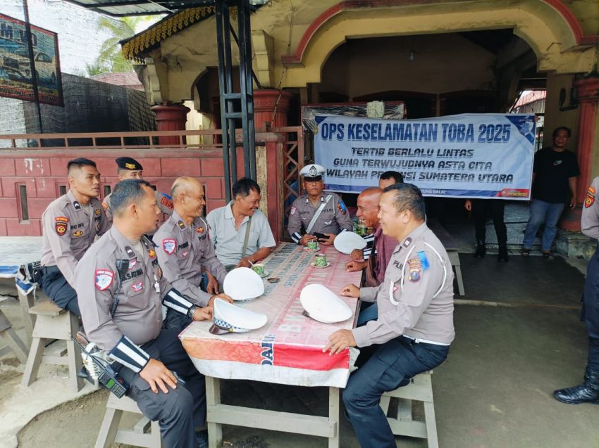 Satlantas Polres Tanjung Balai Sosialisasikan Keselamatan Berlalu Lintas di Dua Lokasi Loket Bus