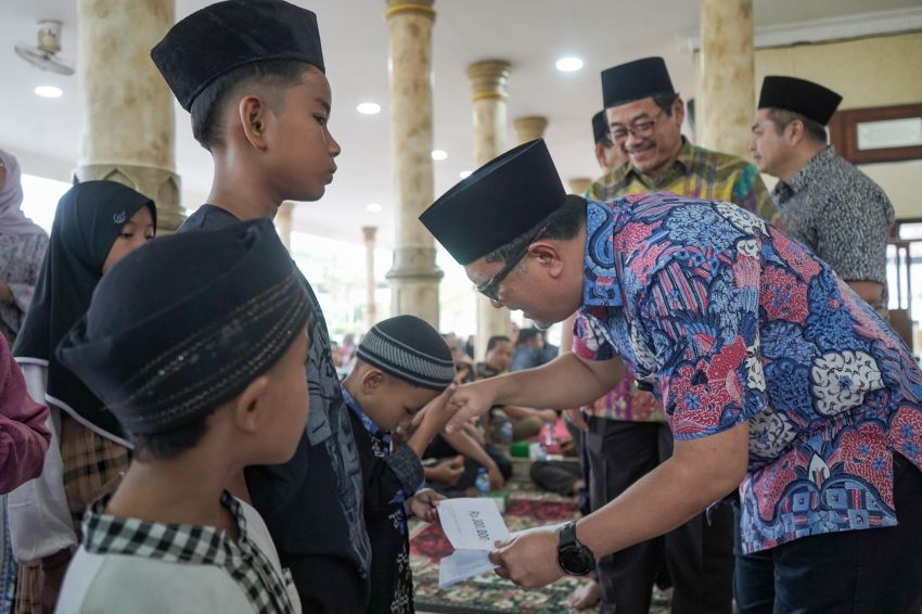 PTPN IV Regional 1 Santuni 100 Anak Yatim