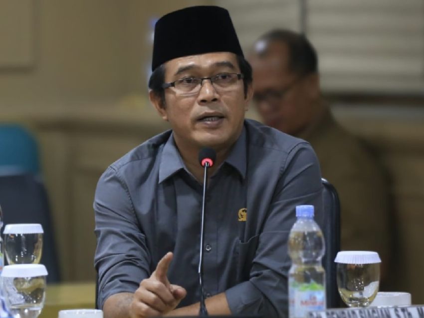 Penrad Siagian Berang: Jangan Main-Main dengan Nasib Guru Swasta!"