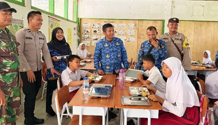 Keceriaan Warnai Siswa Menerima Makan Bergizi Gratis di Sergai