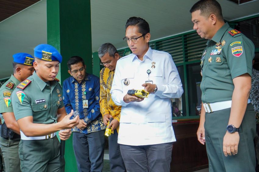 Tingkatkan Sinergisitas dan Rasa Kekeluargaan, Rico Waas Kunjungi Dandenpom I/5