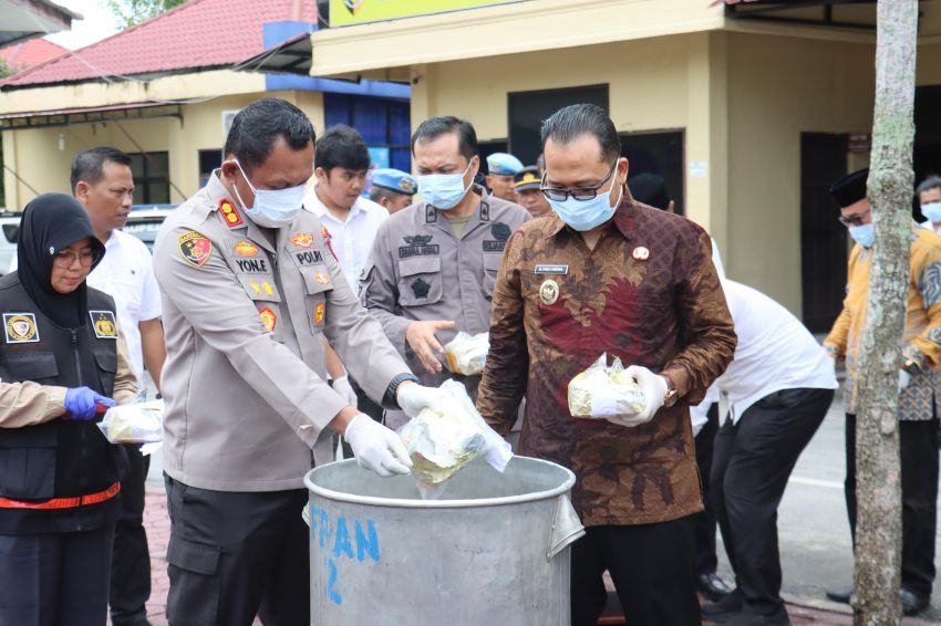 Polres Tanjungbalai Musnahkan 29.627.52. Gram Sabu Barang Bukti Dari 3 Tersangka