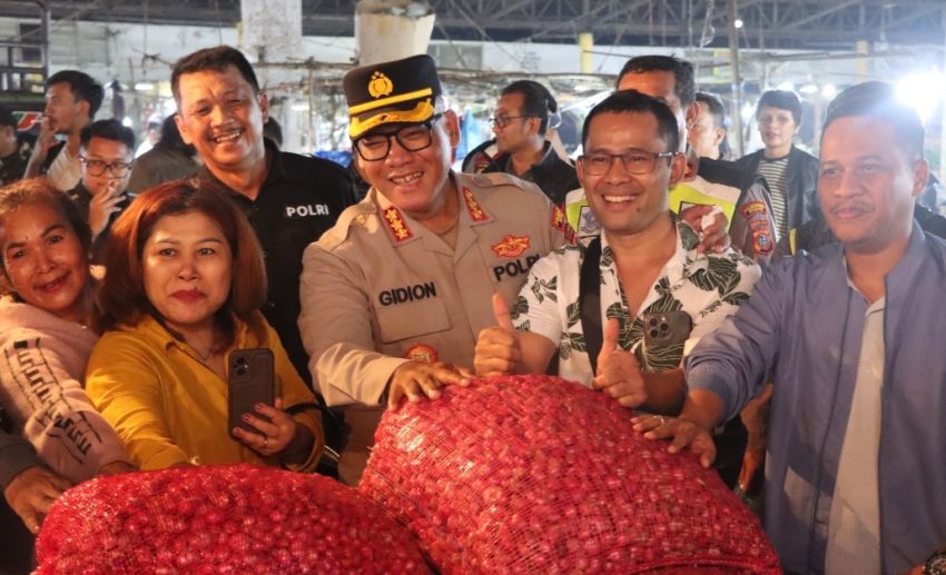 Malam-malam, Kapolrestabes Medan Sidak ke Pasar Induk Tuntungan : Stok Bahan Pokok Cukup