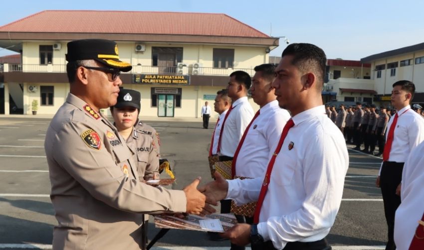 Kapolrestabes Medan Beri Reward kepada 56 Personel karena Ungkap Kasus Besar