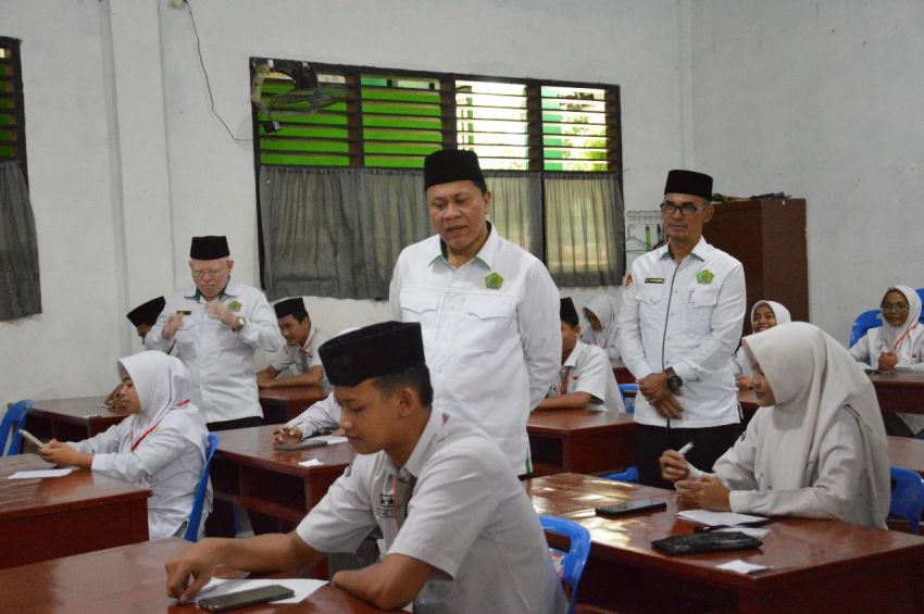 Kakanwil Kemenagsu Monitoring Pelaksanaan Ujian Madrasah di MAN 2 Deli Serdang