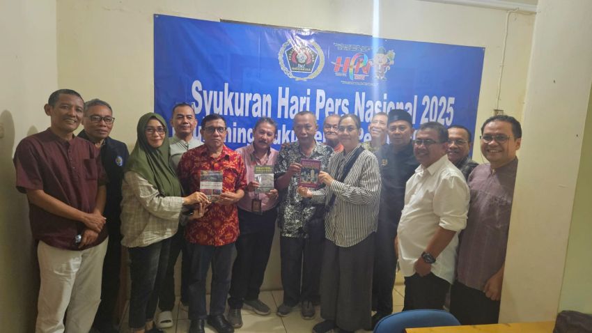 Keakraban Warnai Acara Buka Puasa PWI dan Peluncuran Buku Pernak Pernik HPN 2025