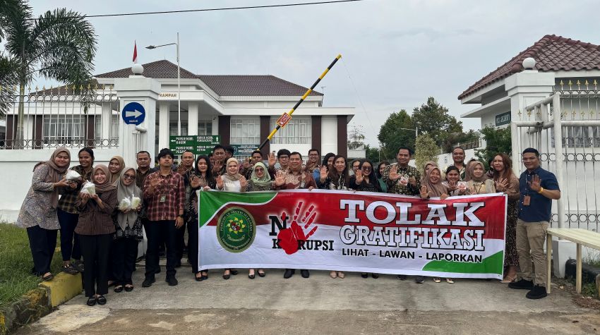 Public Campaign, Berbagi Takjil Hingga Berbuka Puasa Bersama Warga PN Sei Rampah
