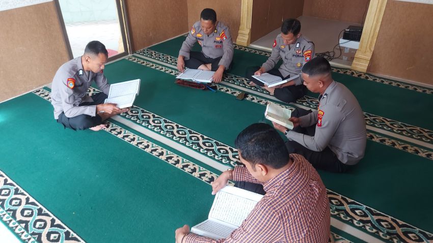 Polres Labusel Gelar Tadarus Bersama Personel