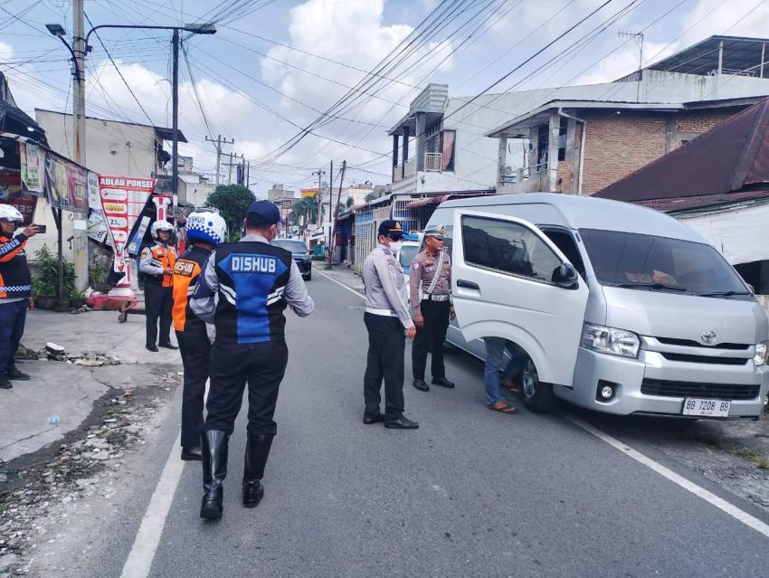 Polisi Gelar Operasi Penindakan Terhadap Angkutan Plat Hitam di Sumut