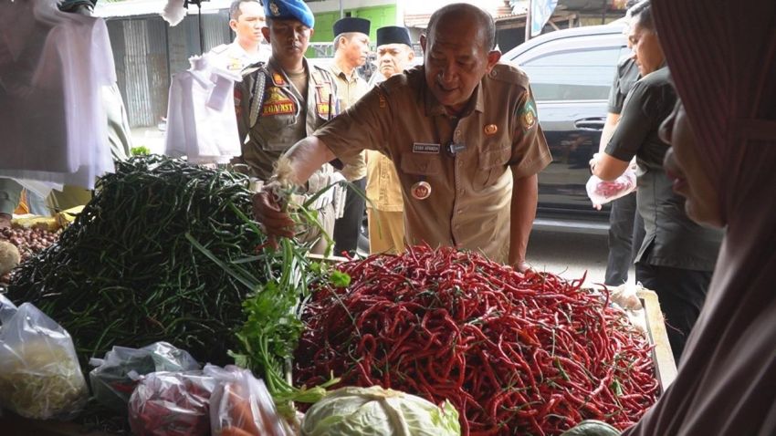 Bupati Langkat Syah Afandin Sidak Pasar Tanjung Pura, Pastikan Harga Stabil di Bulan Ramadan