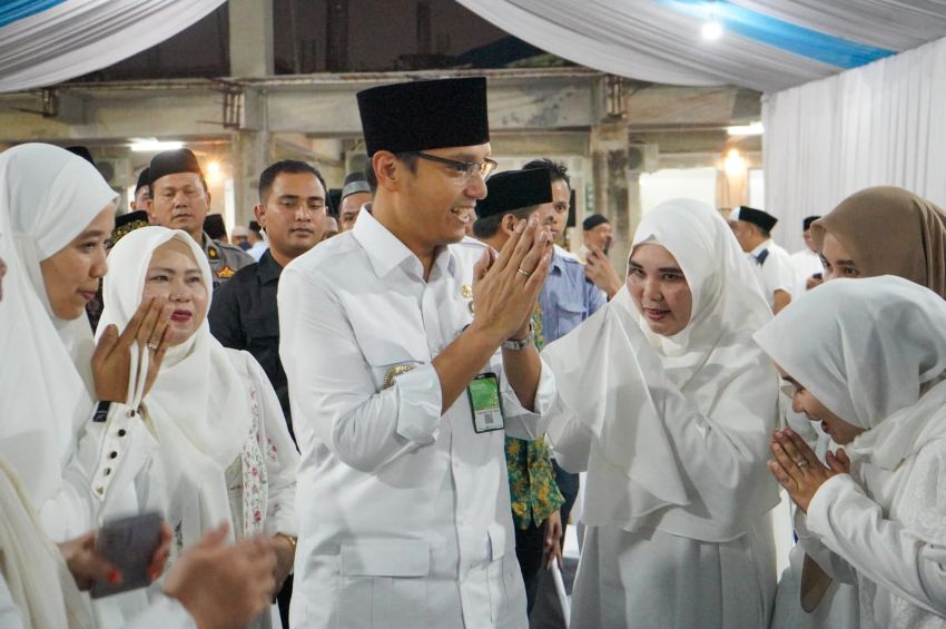 Safari Ramadan, Rico Waas Buka Puasa Bersama Masyarakat dan Imam Shalat Magrib di Masjid Muwahiddin Medan Selayang