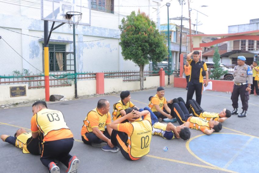 Tim Dokkes Periksa Kesehatan Personel Polres Samosir