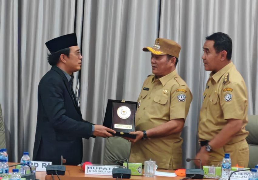 Penrad Siagian Dukung Program Pembangunan di Kabupaten Nisel
