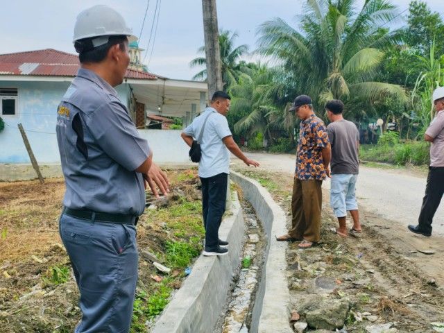 PT Indo Sepadan Jaya Dukung Infrastruktur Lewat Perbaikan Drainase di Dusun Lestari di Desa Kampung Padang di Sumatra Utara