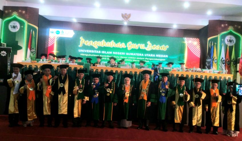 10 Guru Besar UINSU Dikukuhkan, Almh Prof Hafsah Rangkuti Diwakili Keluarga