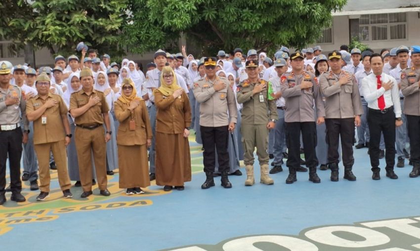 Kapolrestabes Medan Pembina Upacara di SMAN 1 Medan : Deklarasi Indonesia Emas 2045