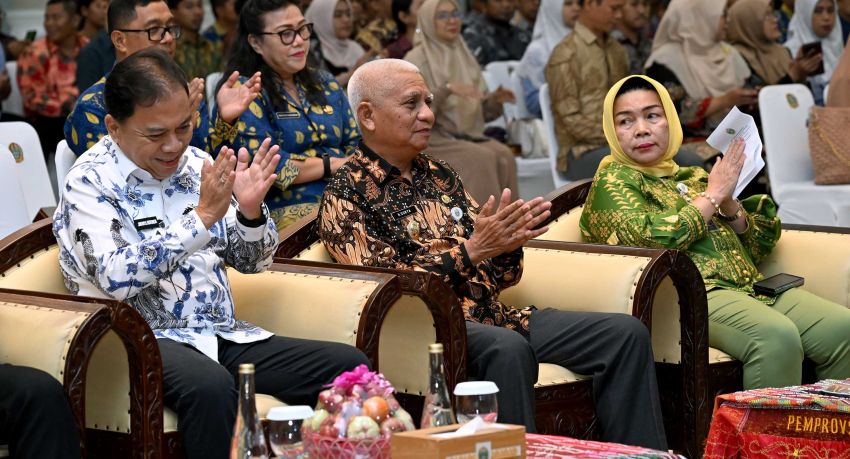 Wagub Sumut Serahkan Penghargaan Lingkungan Hidup 2024