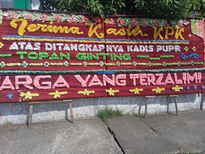 Terimakasih KPK!: Warga Medan 'Rayakan' Penangkapan Topan Obaja Putra Ginting