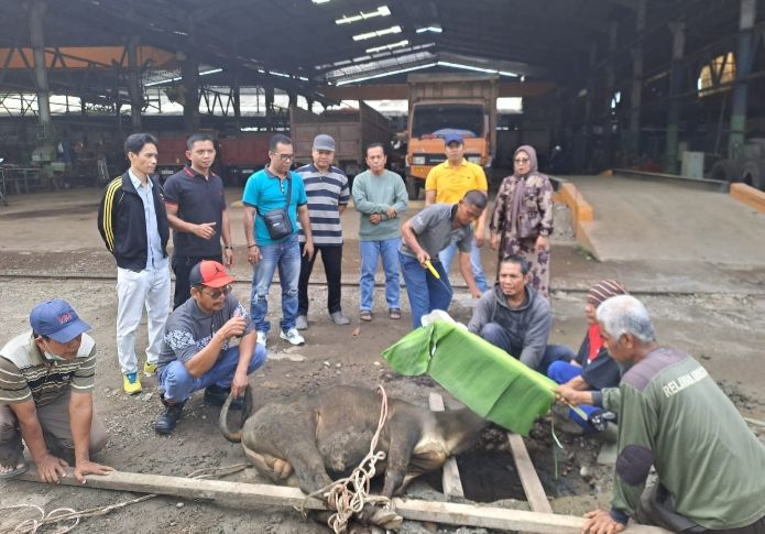 PT Erakarya Jatayumas Sembelih Hewan Kurban