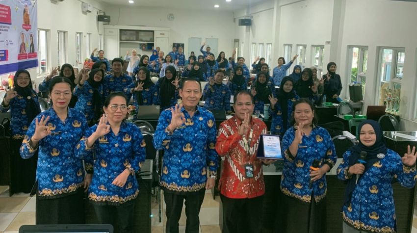 Akademisi Unimed Dr. Dionisius Sihombing Bekali Guru Tentang Deep Learning di SMA Negeri 3 Medan