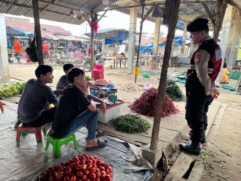 Sat Samapta Polres Batu Bara Berikan Pesan Kamtibmas dan Cooling System Pada Masyarakat Di Lima Puluh