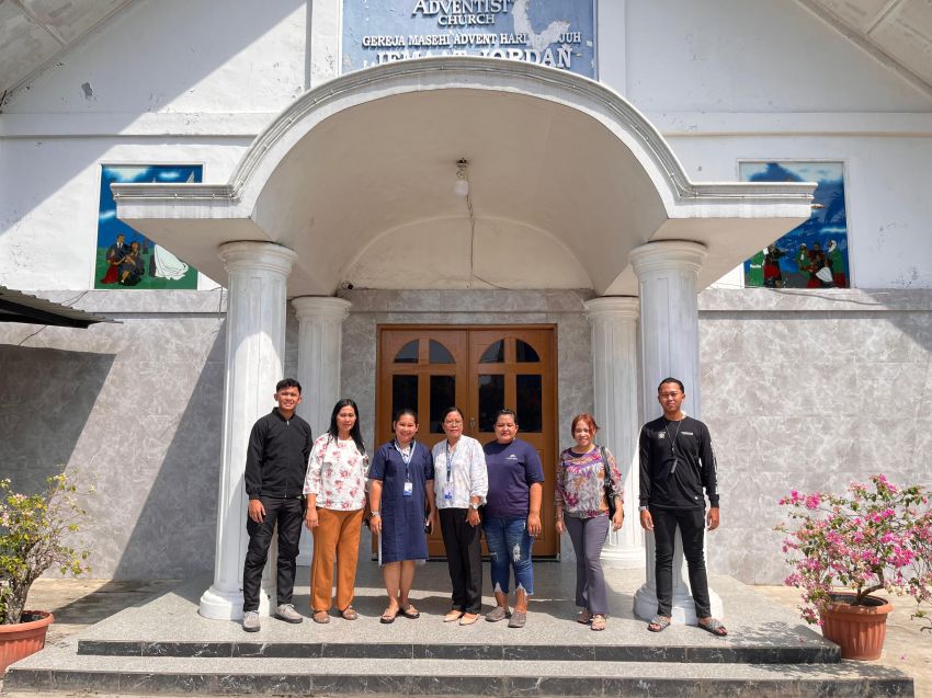 Semarak Hari Bhayangkara ke-79, Polda Sumut Tebar Aksi Religi di Gereja dan Masjid
