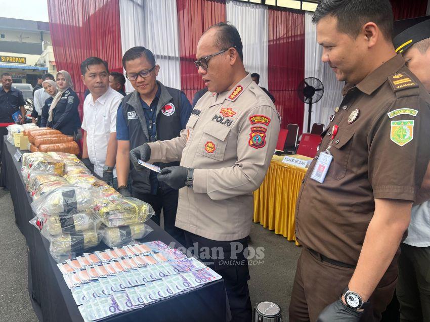 Polisi Gagalkan Peredaran Narkoba ‘Happy Water’ Kemasan Uang Euro-35 Kg Sabu Diamankan