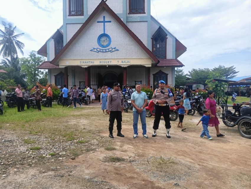 Polres Tanjungbalai Hadir Amankan Ibadah Minggu, Wujud Nyata Polri Ciptakan Rasa Aman dan Nyaman