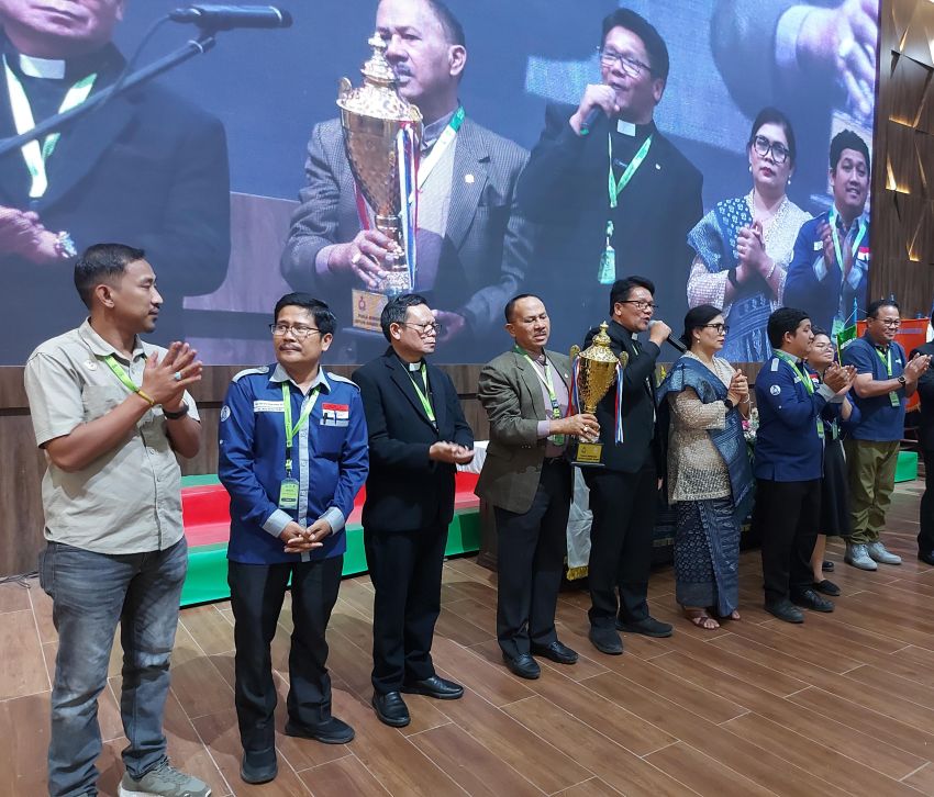 Anggota DPR RI Dr Maruli Siahaan SH MH Ajak Pemuda Kristen Siap Menjadi Garam dan Terang Dunia