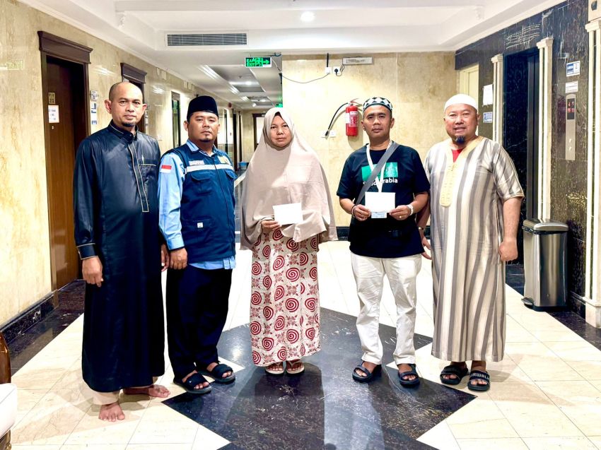 Jemaah Haji Kloter 9 KNO Galang Donasi Bantu Jemaah yang Sakit