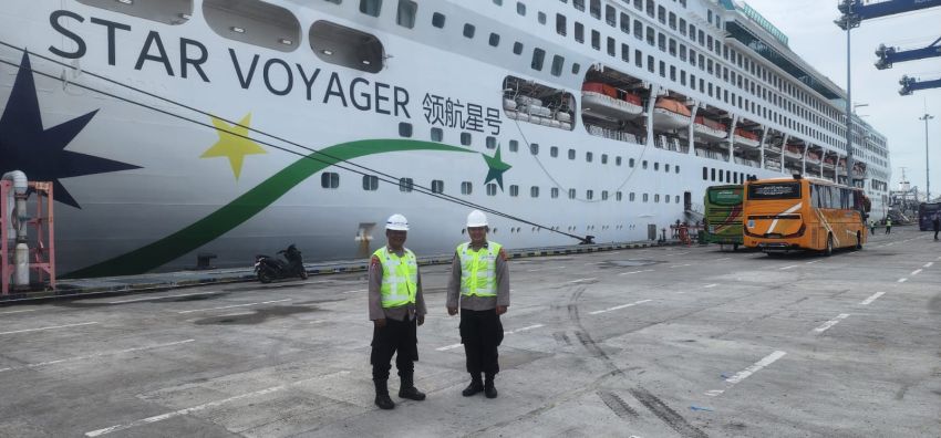 Kapal Pesiar Internasional Sandar di Dermaga Kuala Tanjung, 2.000 Wisatawan Asing Padati Batu Bara