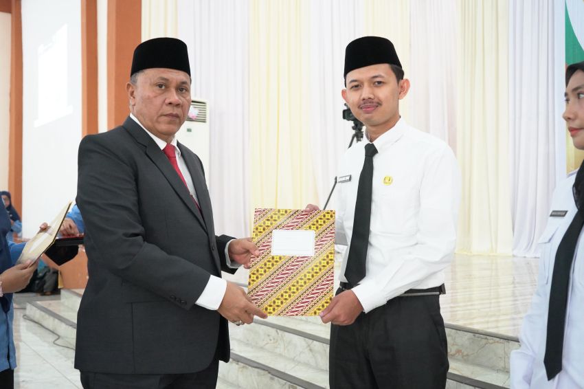 Serahkan SK CPNS, Kakanwil Kemenagsu : Jaga Nama Baik Kementerian Agama