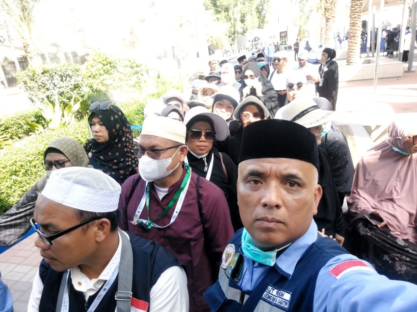 Layani Tamu Allah dengan Penuh Kesabaran