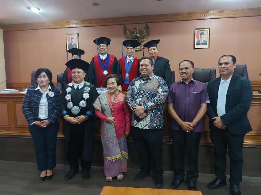 Anggota DPR RI Kombes (Purn) Dr Maruli Siahaan SH.MH Bangga dan Hadiri Sidang Promosi Doktor Saurma Siahaan di USU