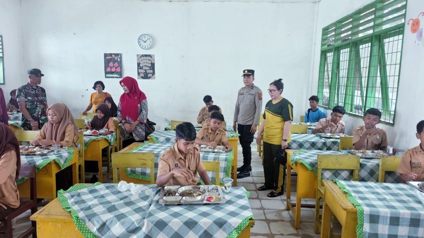 Perkuat Kolaborasi, TNI-Polri dan Forkopimcam Tanjung Beringin Laksanakan Program Makan Bergizi Gratis