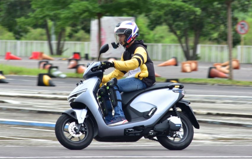 Gaya Berkendara Cerdas ini Jadikan Ban Motor Kesayangan Awet