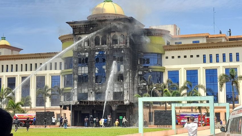 Hotel di Asrama Haji Medan Terbakar